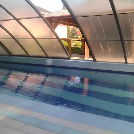 Feszek Apartmanhaz Apartamento *