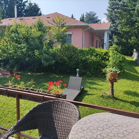 Fészek Apartman *