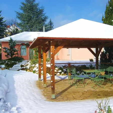 Feszek Apartmanhaz