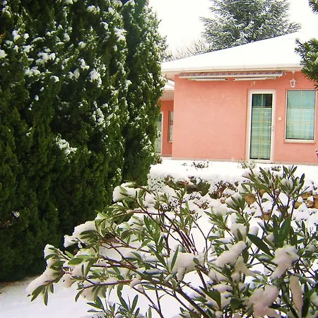 Feszek Apartmanhaz *