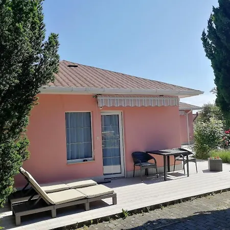 Feszek Apartmanhaz *
