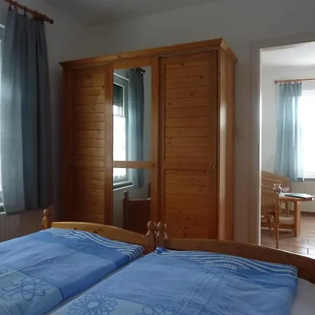 Feszek Apartmanhaz * Vonyarcvashegy