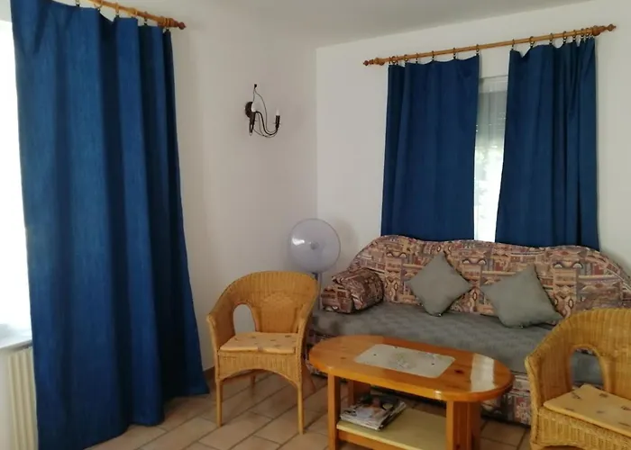 Feszek Apartmanhaz * Vonyarcvashegy