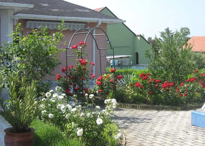 Apartment Feszek Apartmanhaz Vonyarcvashegy