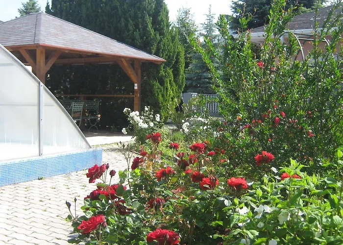 Apartment Feszek Apartmanhaz Vonyarcvashegy