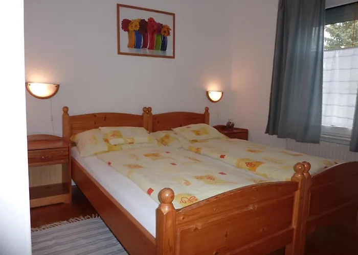 Apartment Feszek Apartmanhaz *